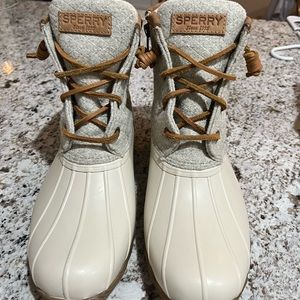 Sperry rain boots size 8.5 barley worn
